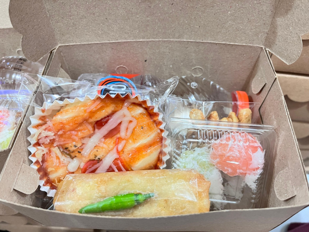 Penyediaan Snack Kotak BUM Desa Tri Manunggal Jaya Dalung Hasil Kolaborasi Bersama UMKM Desa Dalung